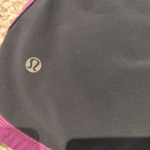 Lululemon Groovy Run Shorts Womens 6 Gray Magenta Active Gym Workout - Picture 5 of 8
